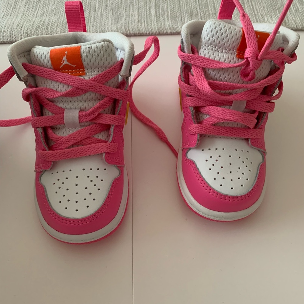 Toddler pink Jordan’s size 6